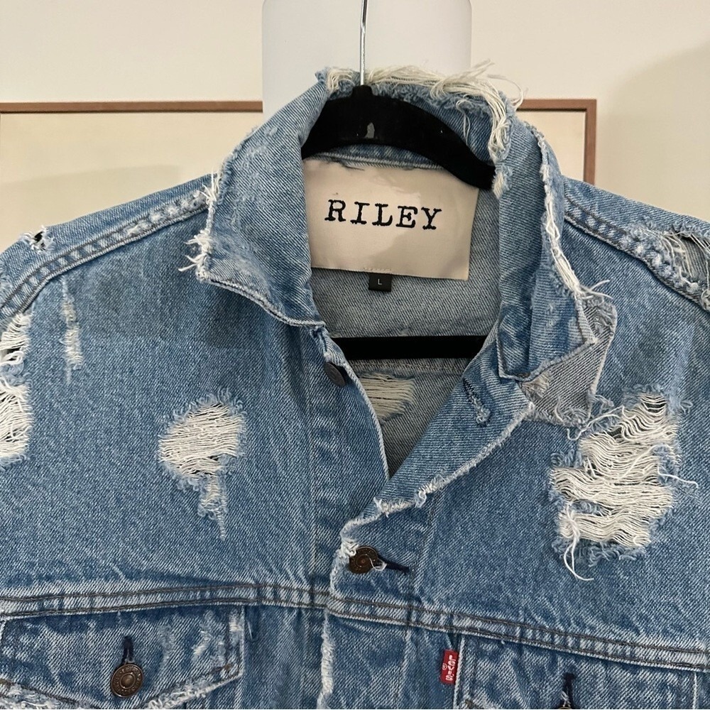 NWT Riley Distressed Denim jacket L - Picture 3 of 5